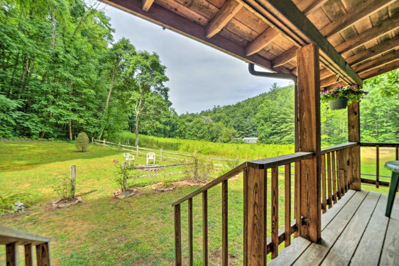 Scenic Creekside Cabin With Wraparound Porch! Villa Highlands Luaran gambar